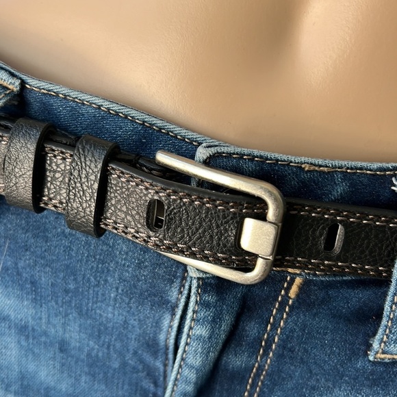 Relic by fossil black oval cut out skinny belt with silver buckle - Picture 2 of 9